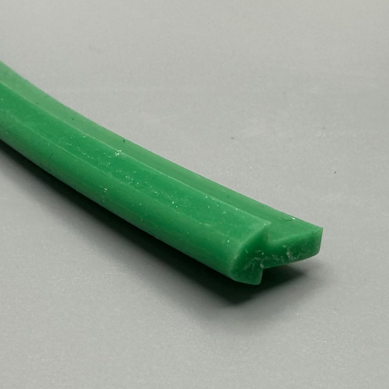 Z082 - Dark Green Mushroom Seal Rubber (25m)