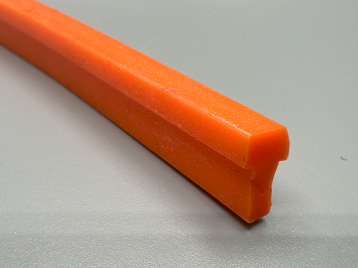 Z045 - Orange Tee Seal Rubber (25M)